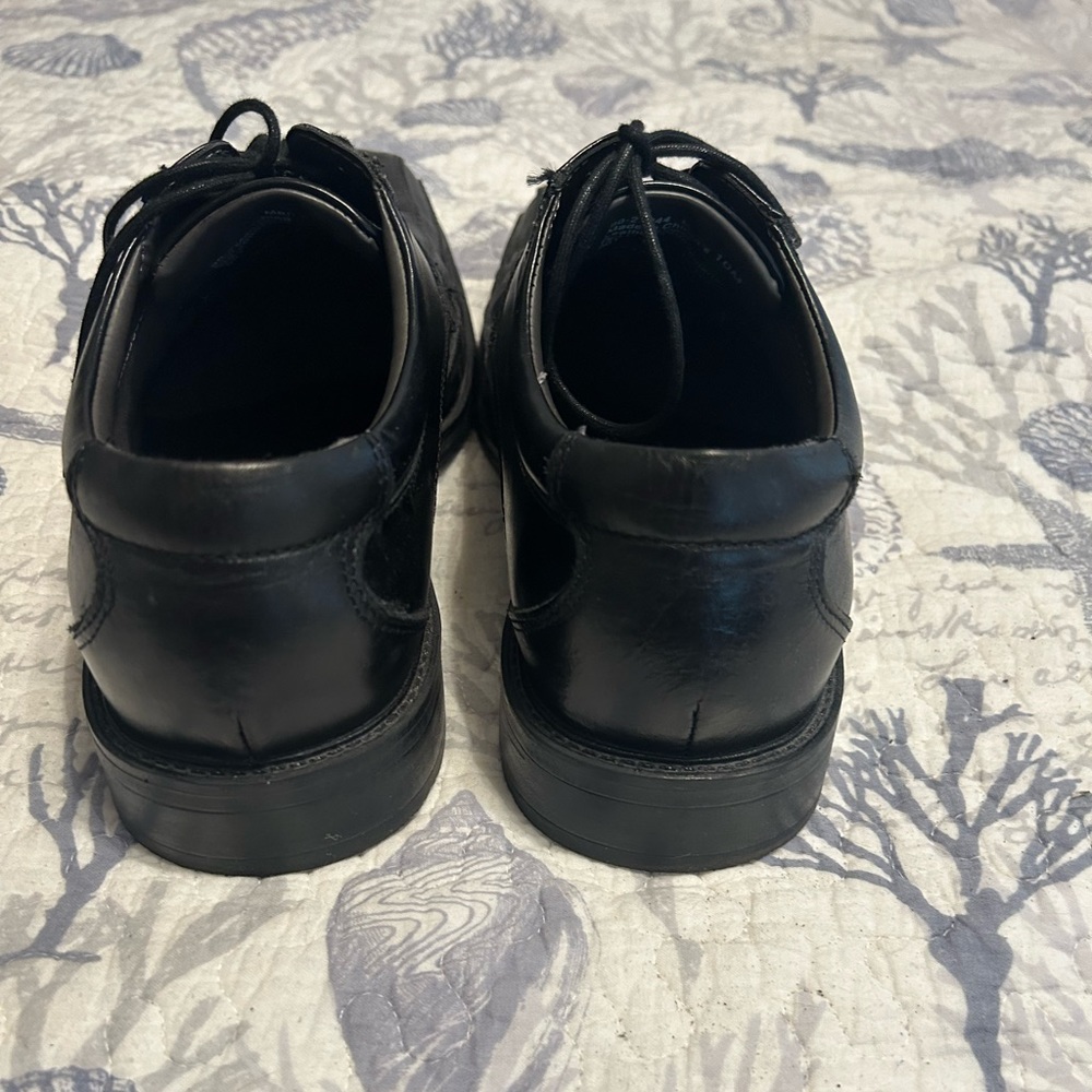 Mens Dockers dress shoes. Size 10. - Picture 3 of 5